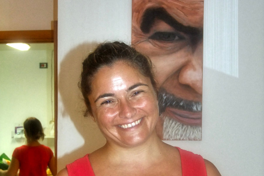 Portait von Sabina Avagliano vom Centro Ferie Salvatore, die Rollstuhlurlaub in Italien möglich macht.