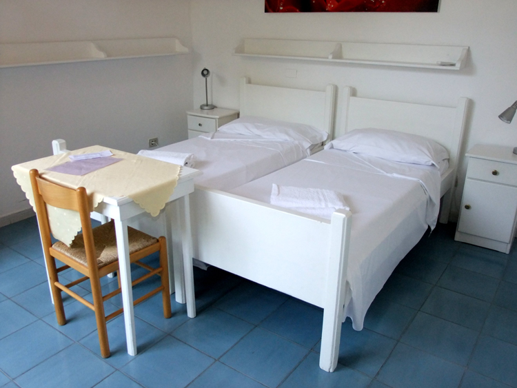 Rollstuhlurlaub mit Blick ins Zimmer