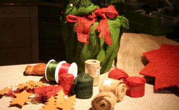 Zuckerhutfichte weihnachtlich dekorieren