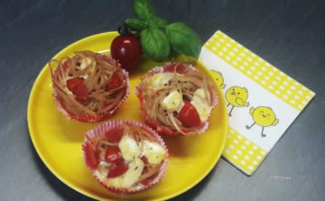 Spaghetti-Moffins mit Tomaten, Mozarella und Ei