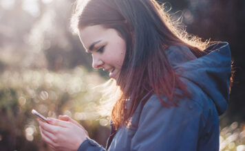 Ohne Internetkonsum werden manche Jugendliche in der Schweiz nervös Internetkonsum bei Jugendlichen macht viele nervös