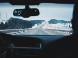 Innenansicht auf der Fahrt in den Winterurlaub