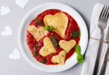Pasta für Verliebte mit Lasagneteigplatten und Tomatensoe