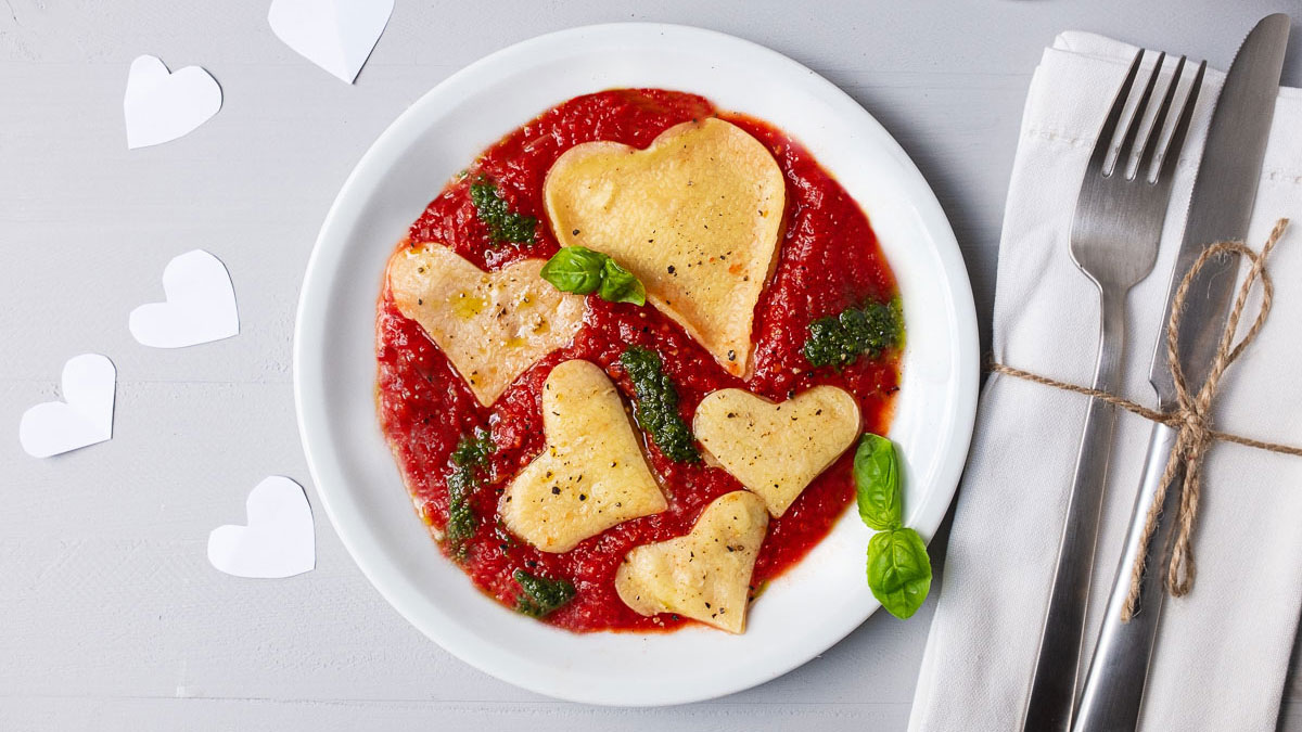 Pasta für Verliebte mit Lasagneteigplatten und Tomatensoe
