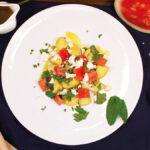 Sommer-Kartoffelspeise in Kombination mit Melone und Minze