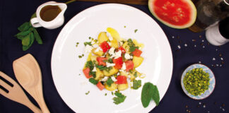 Sommer-Kartoffelspeise in Kombination mit Melone und Minze