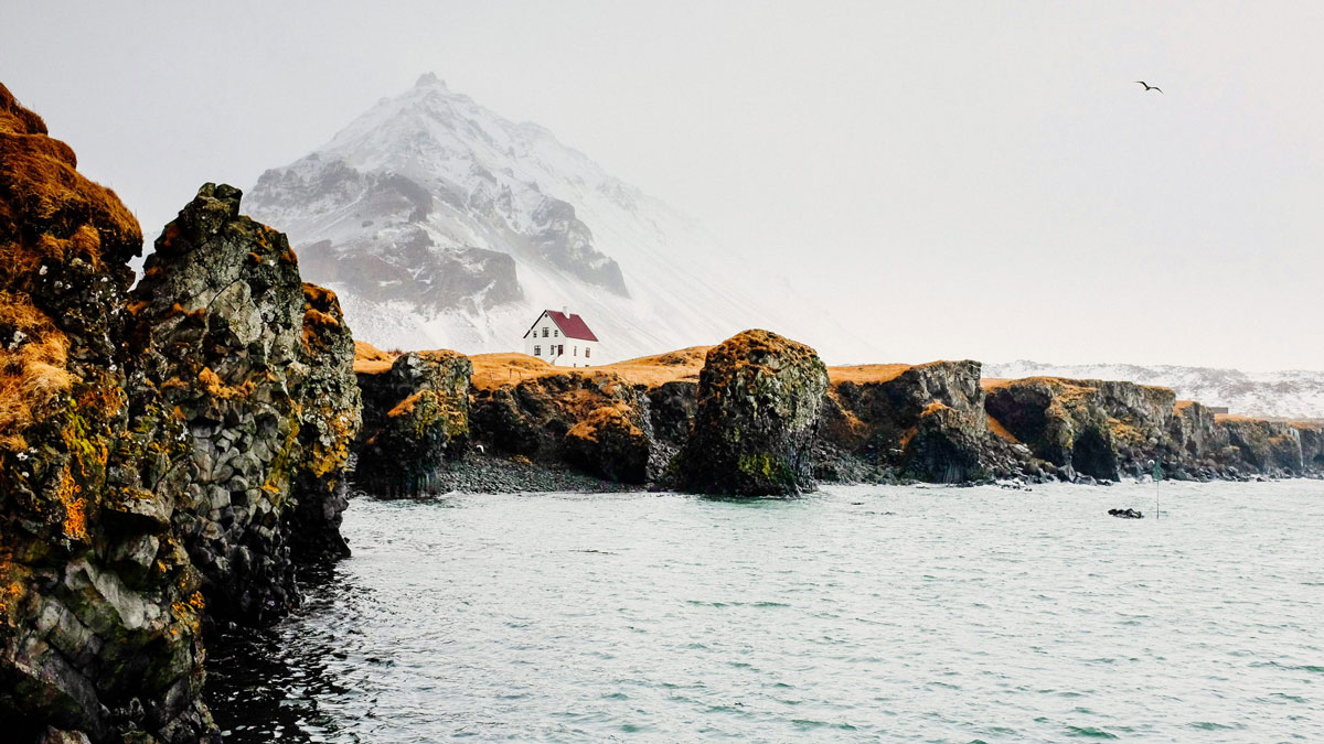 Blick auf Islands Küste die als Buchcover für Kalmann von Joachim B. Schmidt dient