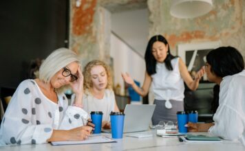 Wenn Arbeit leise krank macht: Psychologische Beratung in der Arbeitswelt 4.0 als präventive Antwort